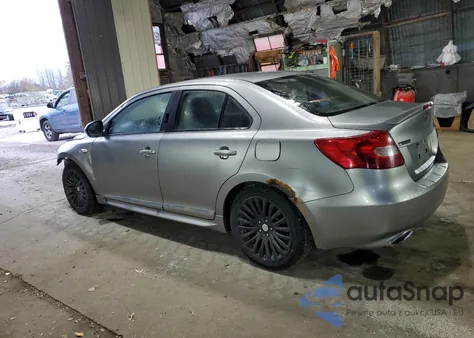 2011 Suzuki Kizashi Sport Gts z USA, uszkodzony, nr VIN JS2RF9A6XB6110007